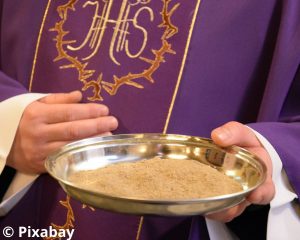 Photo de l'imposition des cendres lors du mercredi des cendres