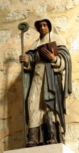 Photo d'une statue de Sainte Gertrude dans la Collégiale de Nivelles