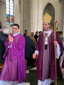 ordination de Francis Suriel Morla, procession d'entrée, avec Mgr Terlinden