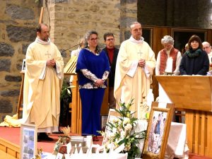 Prière d'envoi en mission de Rebecca et de son équipe lors de la messe d'action de grâce à Nivelles le 4 février.