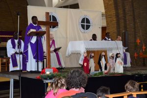 Photo de l'homélie théâtrale du dimanche autrement de l'UP d'Ottignies en mars 2024