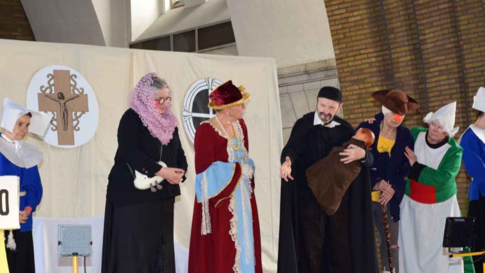 Photo des comédiens de la troupe Catécado - spectacle Saint Vincent de Paul - Ottignies - mars 2024