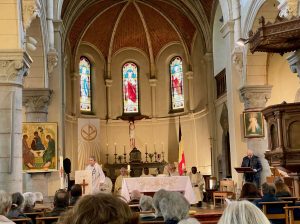 photo de la messe du dimanche autrement de Lasne au Carmel d'Argenteuil le 14 avril 2024.