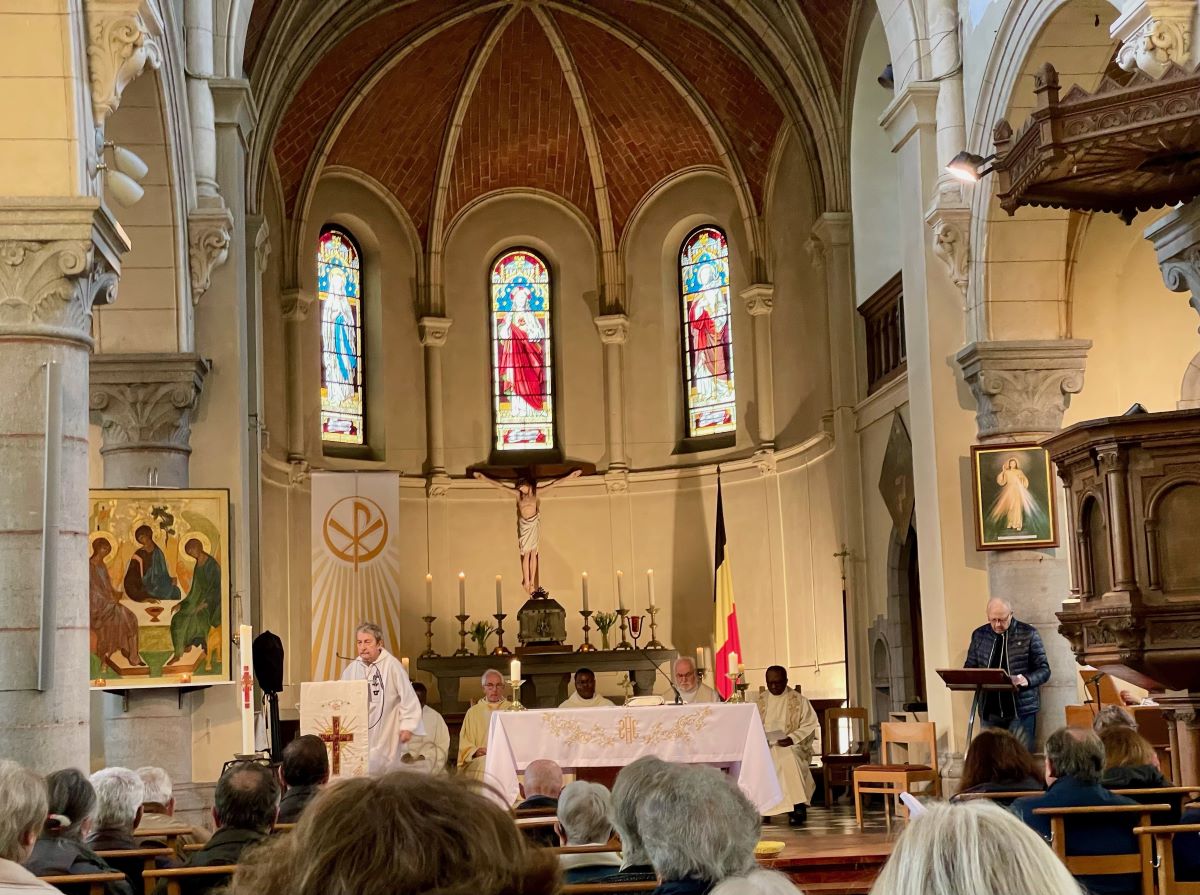 photo de la messe du dimanche autrement de Lasne au Carmel d'Argenteuil le 14 avril 2024.