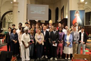 Photo des adultes lors de leur confirmation à Notre-Dame de Basse-Wavre le 18 mai 2024