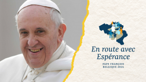 bannière avec le visage du Pape François et le logo de sa visite "En route avec Espérance"