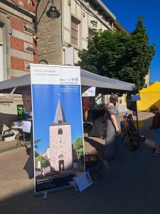 stand de la paroisse de Court-Saint-Etienne lors de la braderie - juin 2024