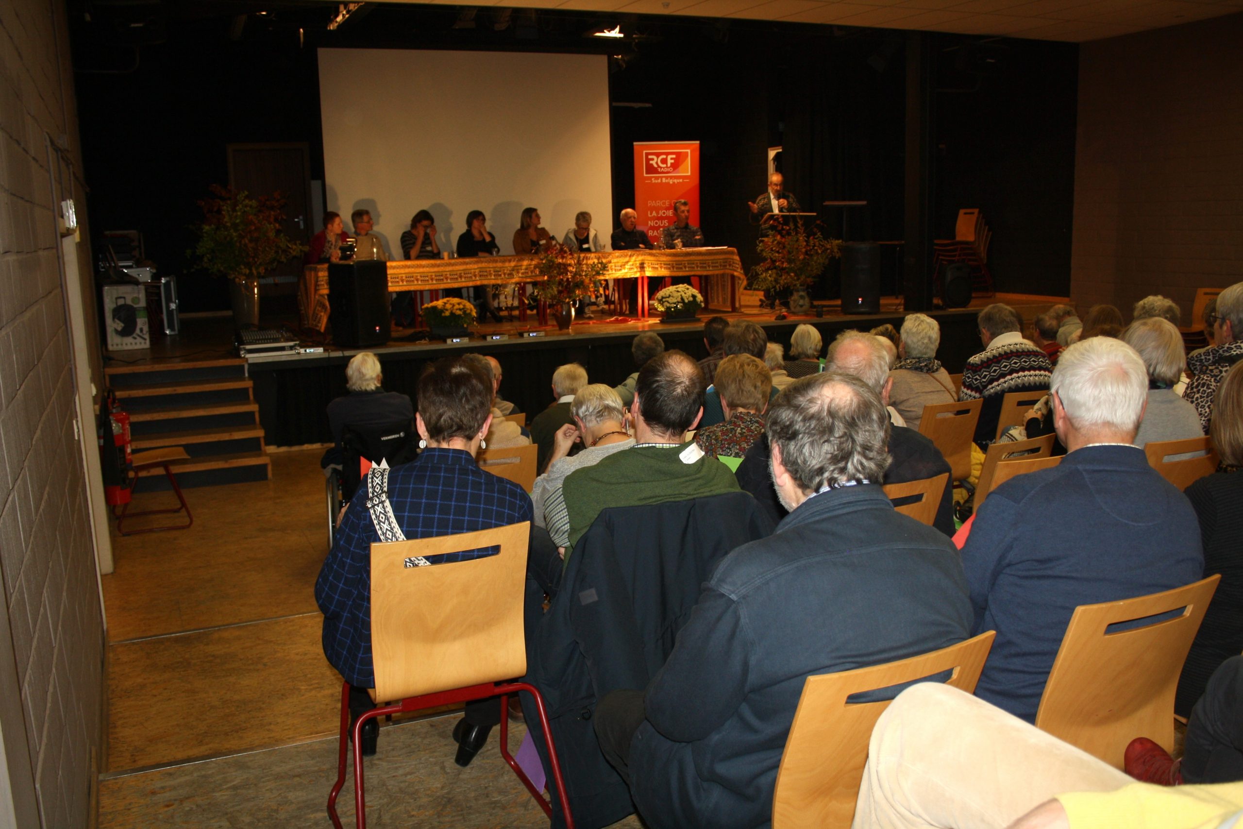 photo de la conférence théologie par les pieds