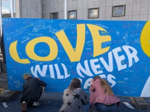 Photo de la fresque réalisée par les jeunes lors de la visite du pape