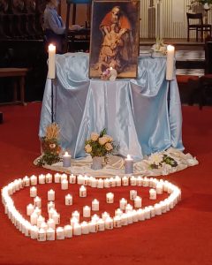 Photo de la décoration de l'autel lors de la journée mystère du pardon 2024