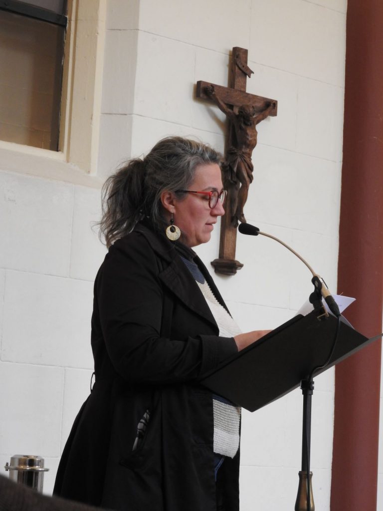 Lecture de l'acte de bénédiction de la première pierre