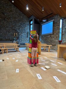 Photo du jeu de découverte des objects liturgiques - journée des acolytes 2024