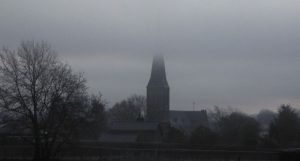 église brouillard caneva