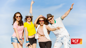 Bannière pour le podcast sur les vacances pour les jeunes avec asbl Gratte et Vacances pour tous - 2025