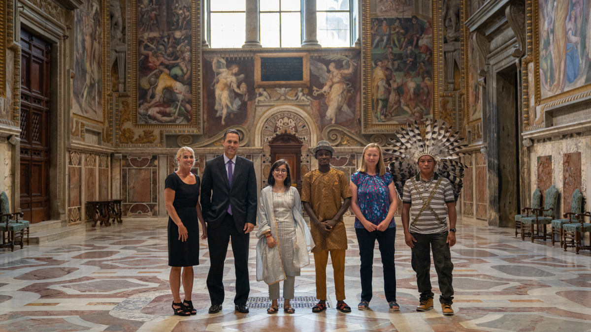 Photo des cinq leaders de la lutte contre le changement climatique invités à Rome par le Pape François. Leur histoire est racontée dans le film La Lettre