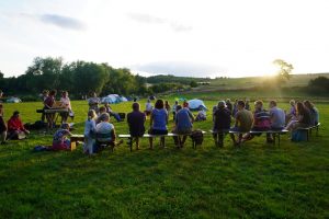 Hôte et Pèlerins sur la terre des vivants, un jour commence au Laudato Si summer Camp 2025