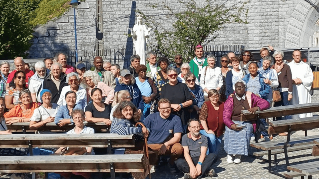 Photo des participants à la session de théologie pratique à Beauraing en septembre 2025