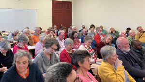 Photo des participants à la soirée Des Engagements pour Aimer sur l'amour des pauvres
