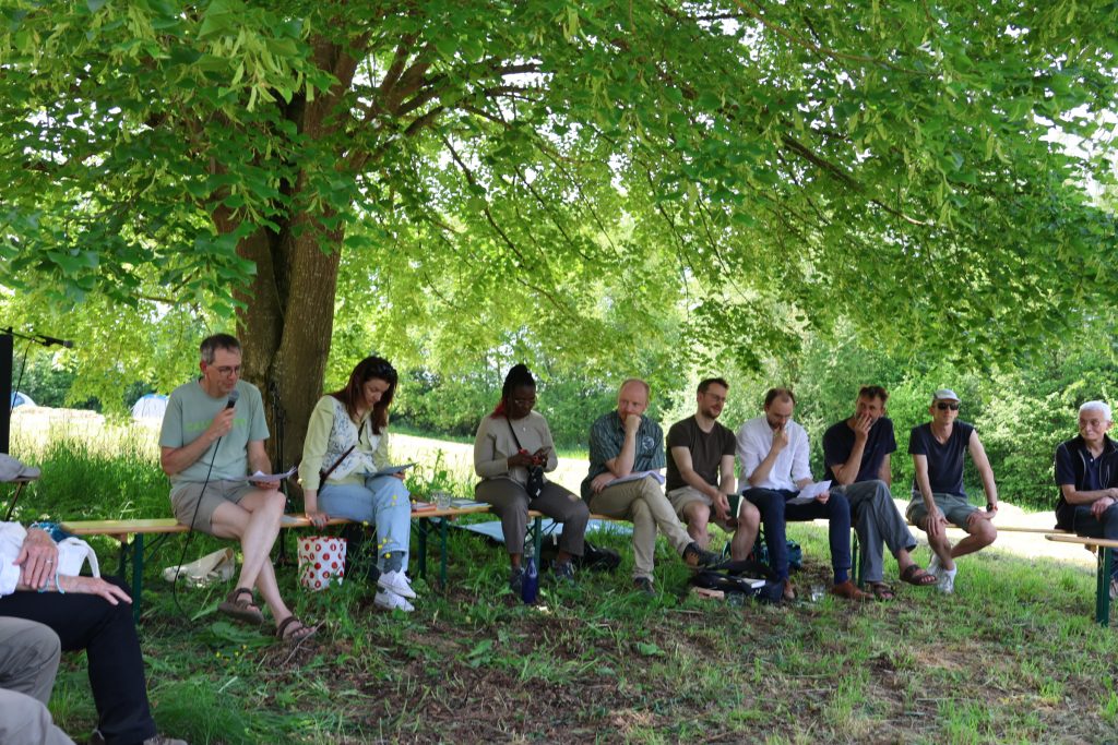 Photo des intervenants de la table ronde du weekend laudato si 2026